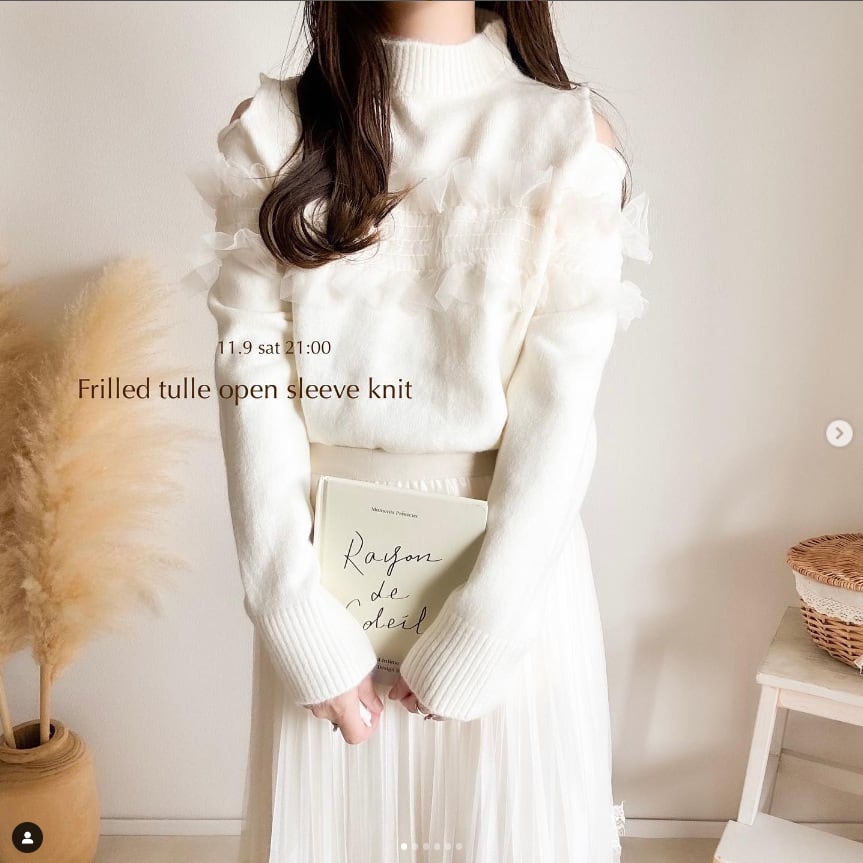 【tops】オフショルダーチュールドッキングニットセーター　M27584