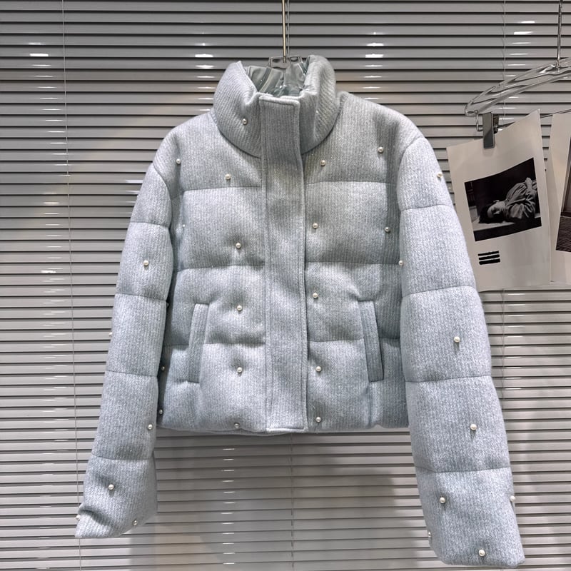 【outer】パール付きハイネック中綿コート Q7332