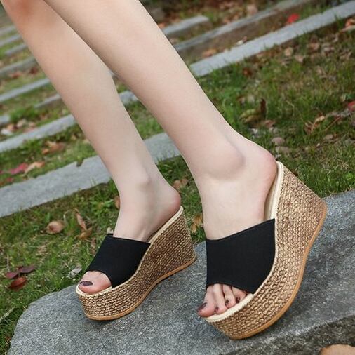 【shoes】一目惚れ！4色シンプル無地履きやすい合わせやすい厚底サンダル