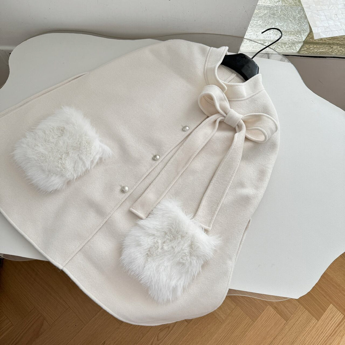 【outer】ポケファーケープコート　M27597