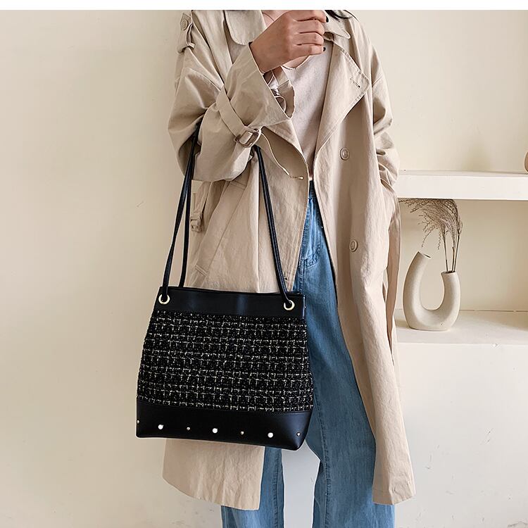 【小物】高級品質  ! 定番斜め掛けファスナー ショルダーバッグ大容量