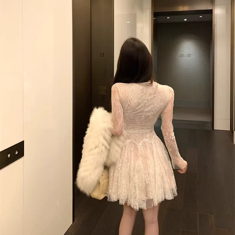 【dress】Vネックレースフレアワンピース Q8131