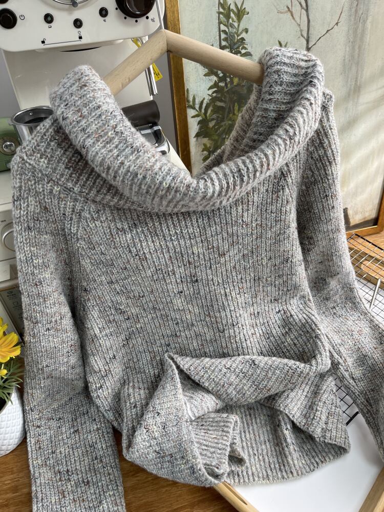 【tops】オフショルダーニットセーター　M28197