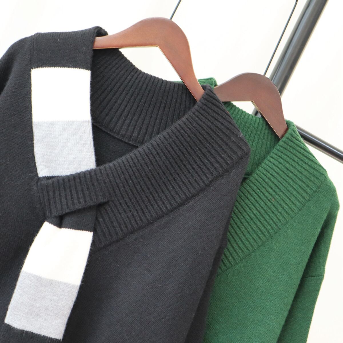 【tops】Vネックニットセーター　M18784