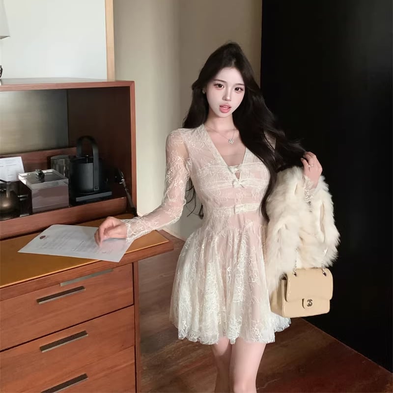 【dress】Vネックレースフレアワンピース Q8131